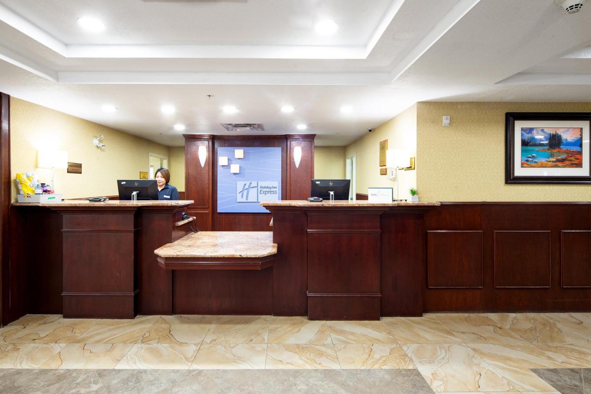 Hotel Express & By Ihg 2*