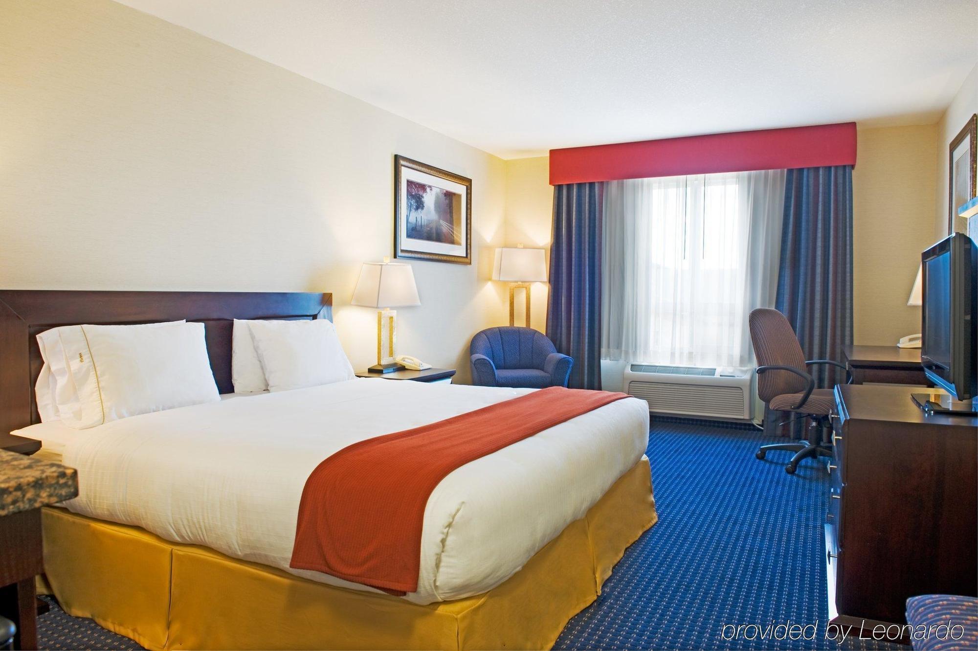 Express & By Ihg Edson