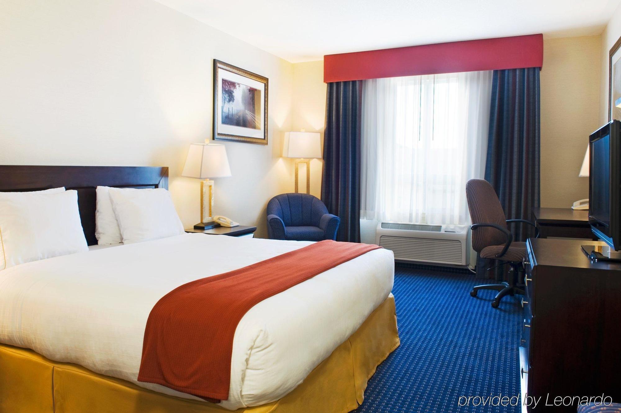 Express & By Ihg 2*