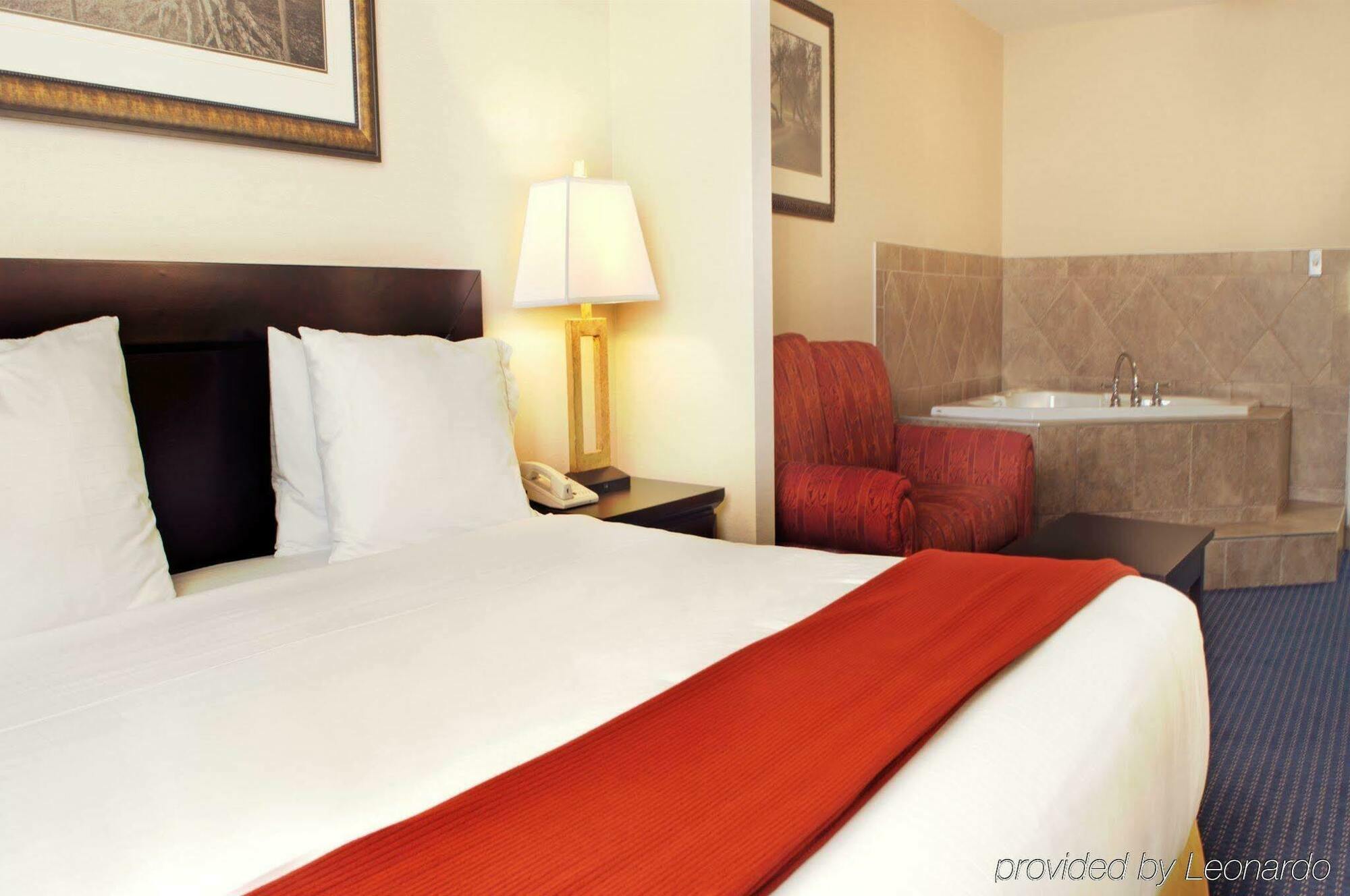 Express & By Ihg Edson
